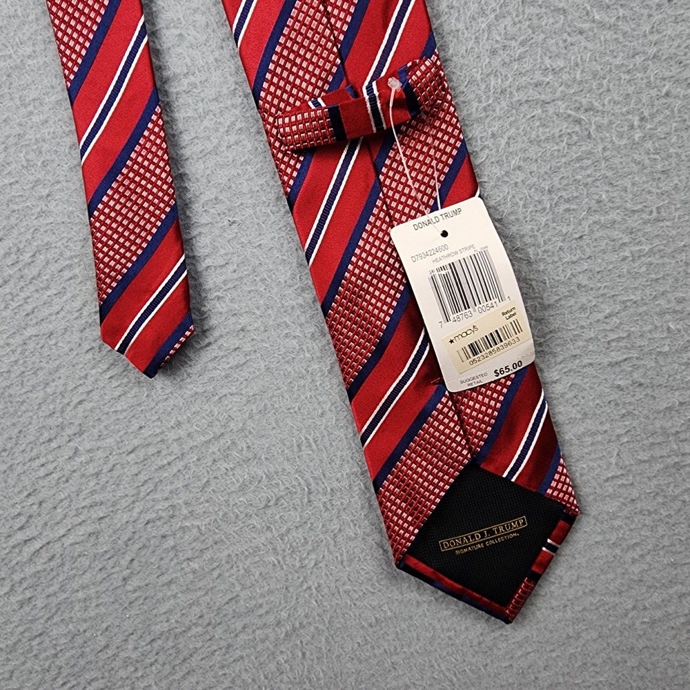 Donald J Trump Signature Collection Tie Mens Red Heathrow Stripe 100% Silk NWT